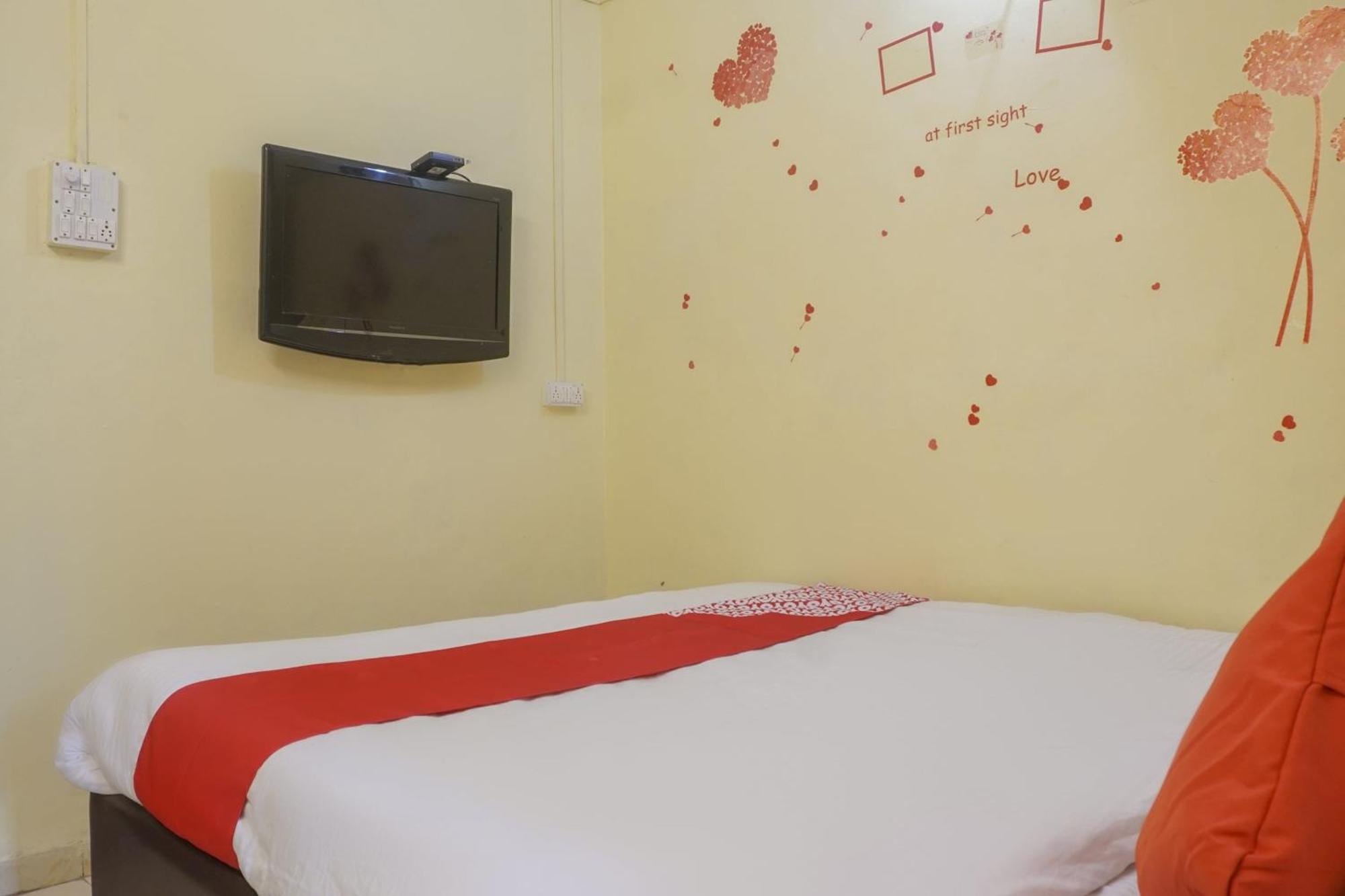 Hotel O R K Hotel Pimpri-Chinchwad Екстериор снимка